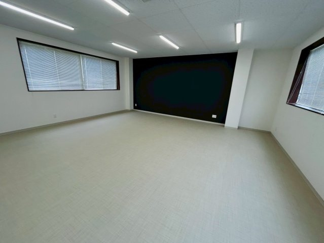 シャインスリービルの居間・リビング