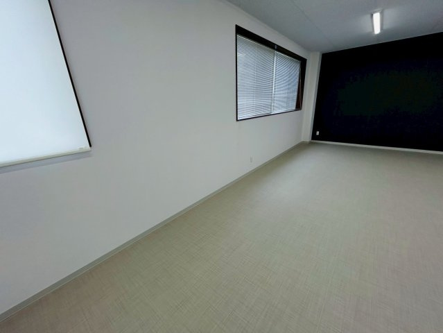 シャインスリービルの居間・リビング