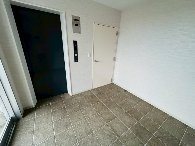 シャインスリービルのロビー