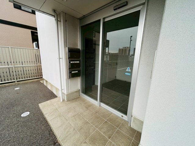 シャインスリービルのエントランス