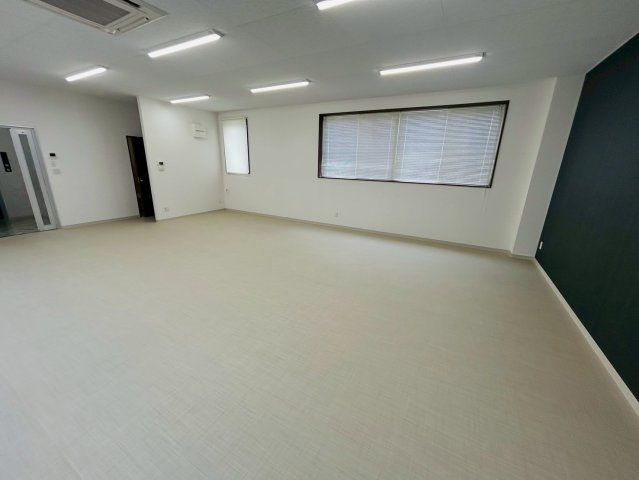 シャインスリービルの居間・リビング