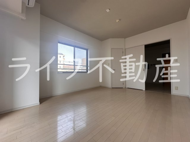 レガーロ布施の内装|明るい室内です