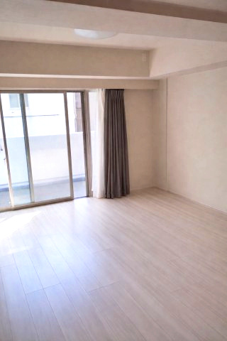 アンビシャス西川口の外観|二面道路に面したゆとりのある敷地です。閑静な住宅街にあります。