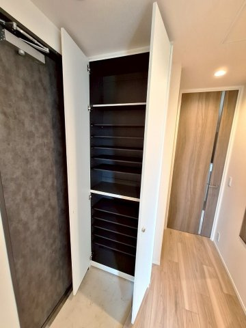 ライトガーツェおおたかの玄関