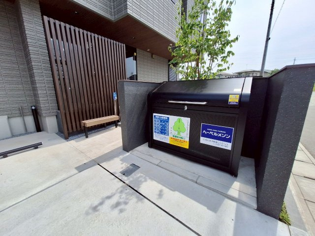 ライトガーツェおおたかのその他共用部分|敷地内ゴミストッカー