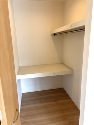 【その他】 | D-roomピジョン | 洋室5.2帖のウォークインクローゼット