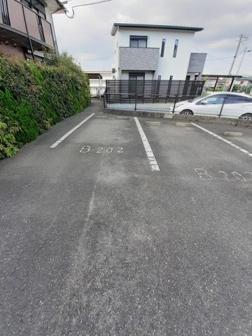 プリオール実丸Ｂの駐車場