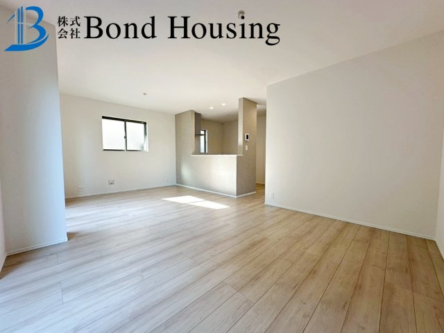 南向きで陽当たり良好　南多聞台3丁目　新築3区画　Ｂ号棟の居間・リビング