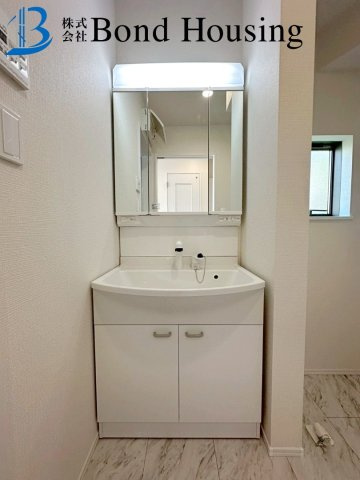 南向きで陽当たり良好　南多聞台3丁目　新築3区画　Ｂ号棟の独立洗面台