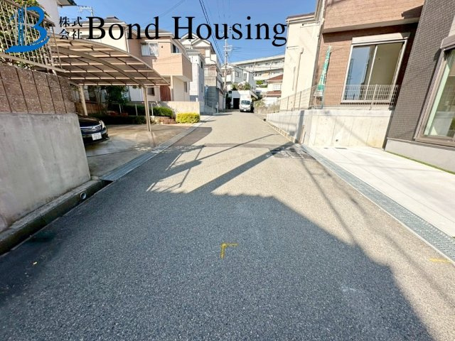 お車2台駐車可能　南多聞台3丁目　新築3区画　Ｃ号棟の前面道路含む現地写真