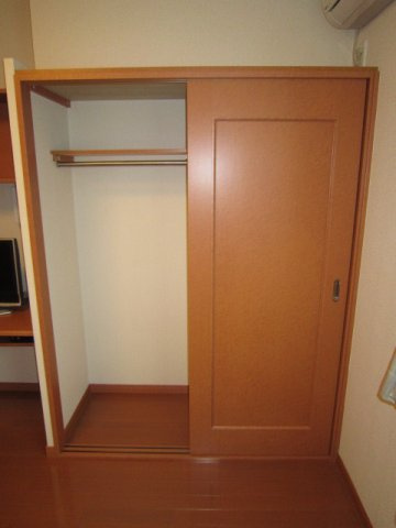 レオパレスカスティ－ジョ天良の内装|クローゼット