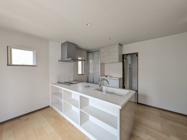 【キッチン】 | 料理をしながらでもご家族との会話を楽しめる対面キッチン