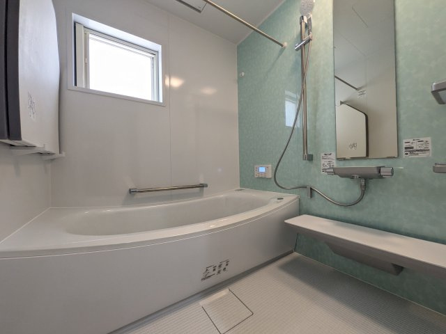 【浴室】 | お子様と一緒にバスタイムを楽しめる広々浴室