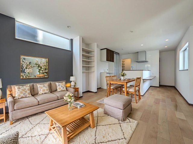 【居間・リビング】 | ☆CGでバーチャルホームステージングしています。
家族団らんの時間も増えそうなくつろぎのＬＤＫ