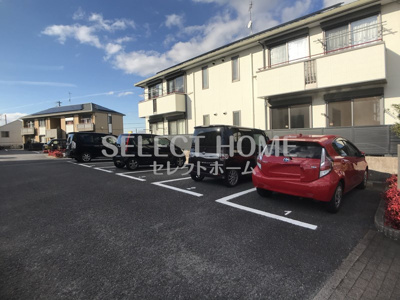 【駐車場】 | ベルパーク丸山J棟 | 車をお持ちの方に嬉しい駐車場付きの物件です