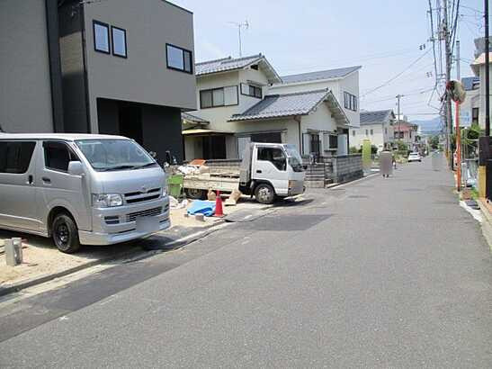 【前面道路含む現地写真】