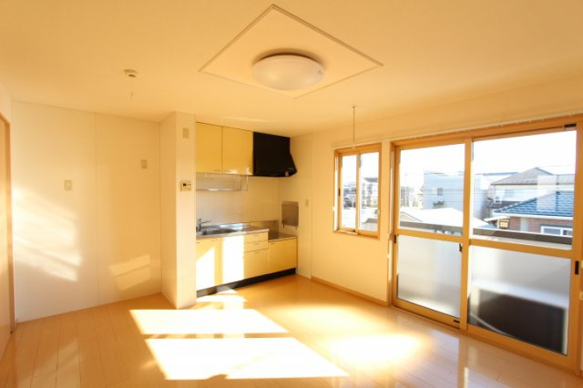 アヴニールKの居間・リビング