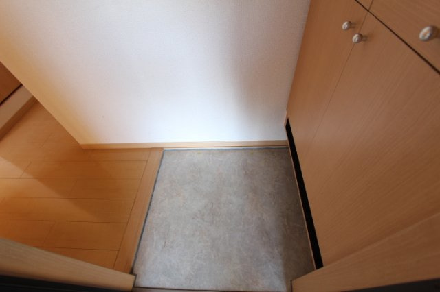 アヴニールKの玄関