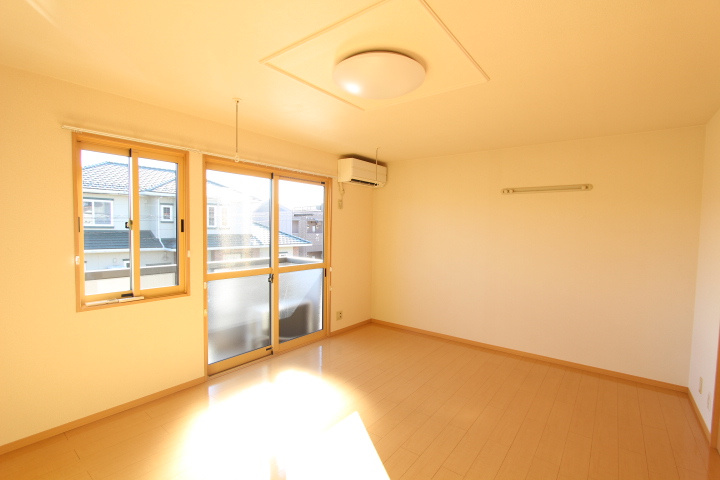 アヴニールKの居間・リビング