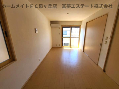 【洋室】 | モアエクレールA棟 | 6帖洋室　リビングと洋室の戸を閉めたとき