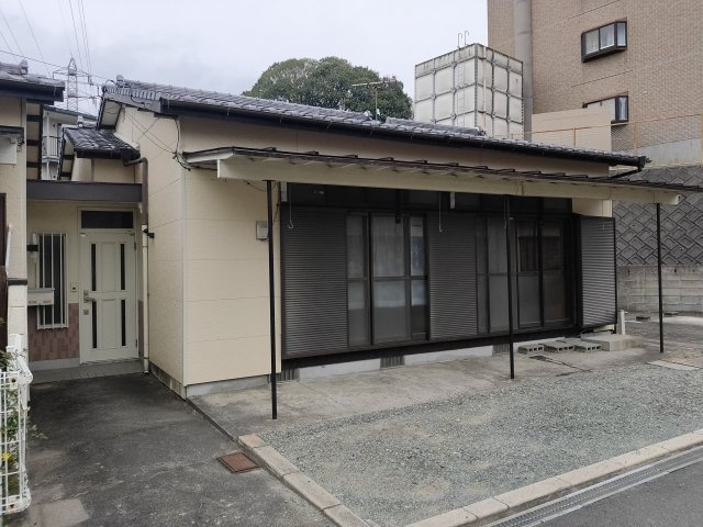 久留米市野中町の一戸建ての駐車場