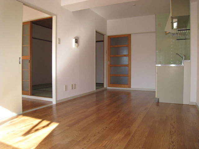 第２奥村ハイツの居間・リビング