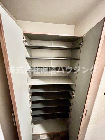 グランブルジュの収納|天井高シューズBOX