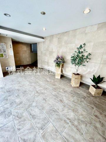 アーデン江坂Ⅱのエントランス