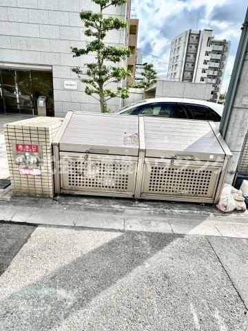 アーデン江坂Ⅱの駐車場