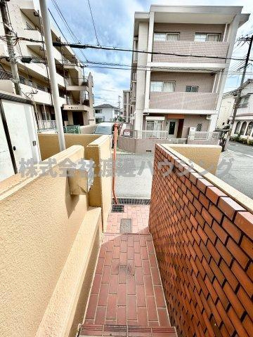 ミダスハイツのエントランス