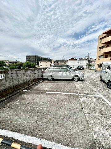 ミダスハイツの駐車場