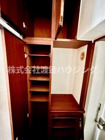 ミダスハイツの収納|天井高シューズBOX