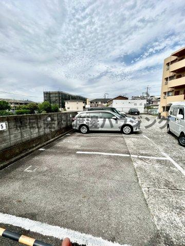 ミダスハイツの駐車場