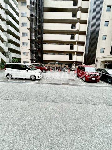 ニューライフ江坂の駐車場