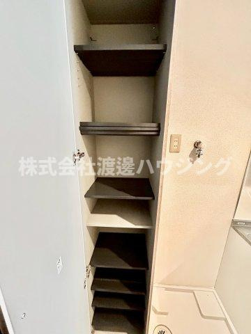 アパートメント・シバタ2の収納|天井高シューズBOX