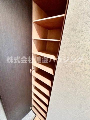 フェリーチェ江坂マンションの収納|天井高シューズBOX