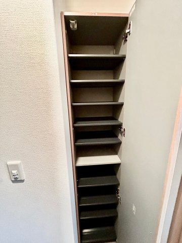 第21関根マンションの収納|玄関収納