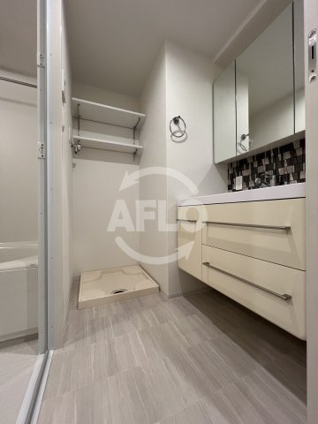 セレニテフラン梅田　西天満小学校の洗面所|セレニテフラン梅田　洗面所