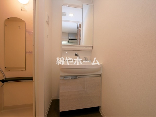 プレサンス難波クチュール の独立洗面台|独立洗面化粧台が付いています