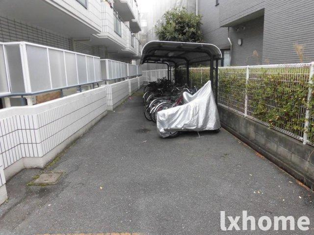 ホワイトプラザの駐車場|カースペースがあります