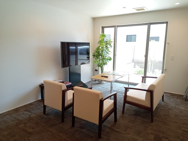 （シニア限定）ヘーベルＶｉｌｌａｇｅ高島平のロビー|ロビーに談話スペース