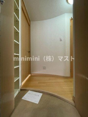 アリスマナーガーデン四天王寺の玄関