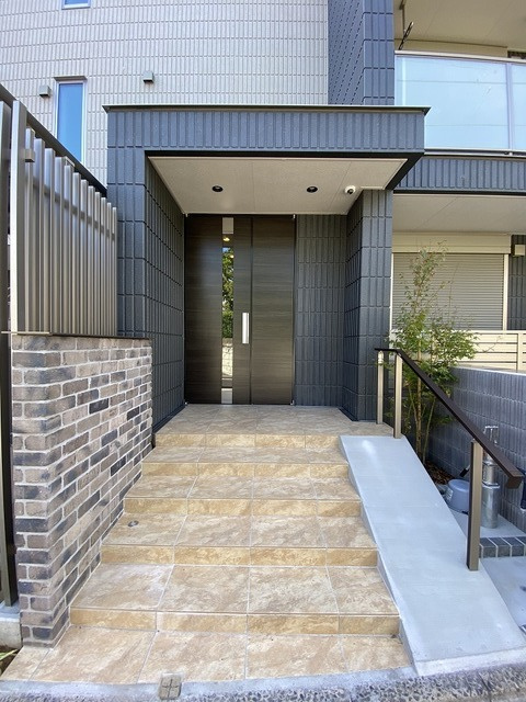 I.Village（アイヴィラージュ）のエントランス