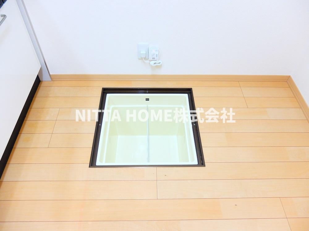 メゾンメイプルのその他共用部分|床下収納が付いています＊