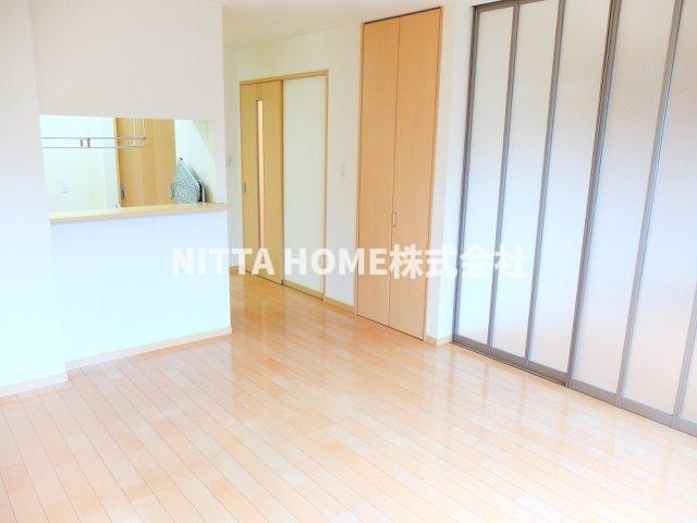 メゾンメイプルの子供部屋|フローリングの綺麗な室内です♪