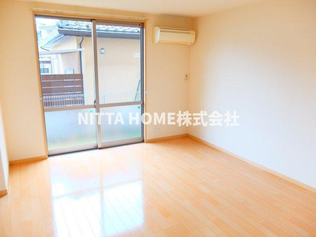 メゾンメイプルの居間・リビング|リビング広々13.6帖あります(*^^*)