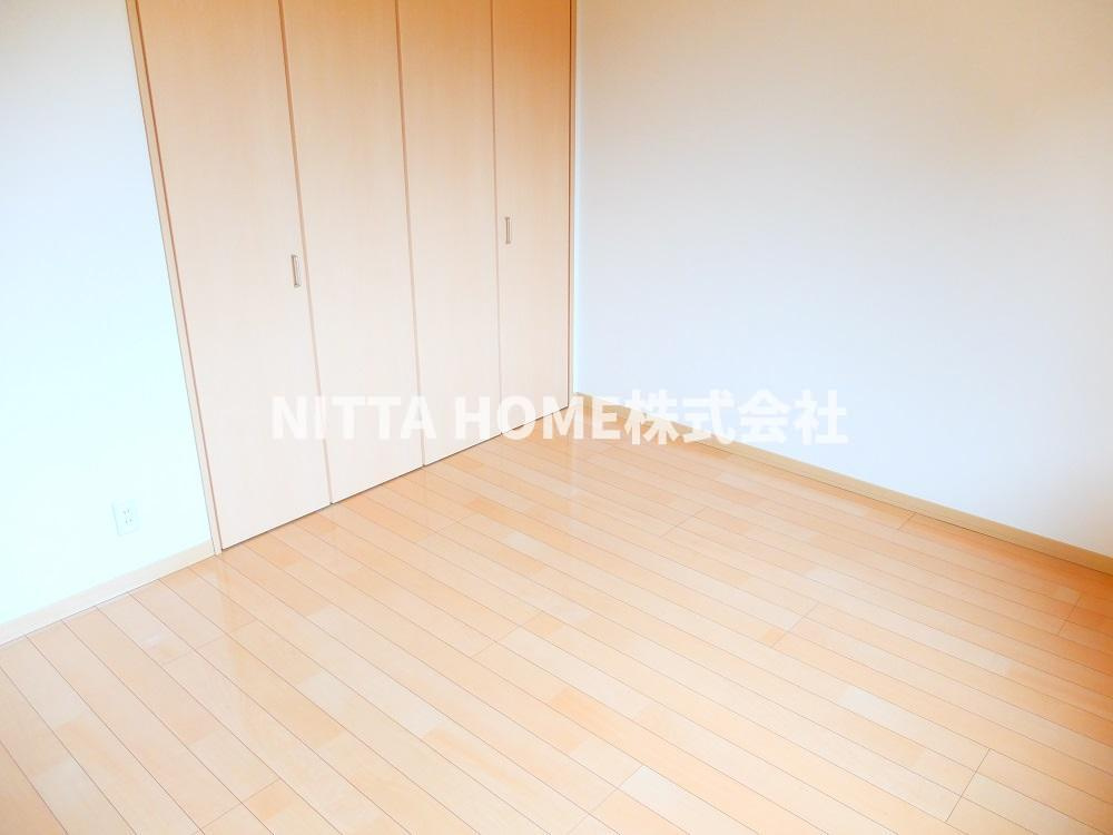 メゾンメイプルの洋室|洋室6.4帖です(#^^#)