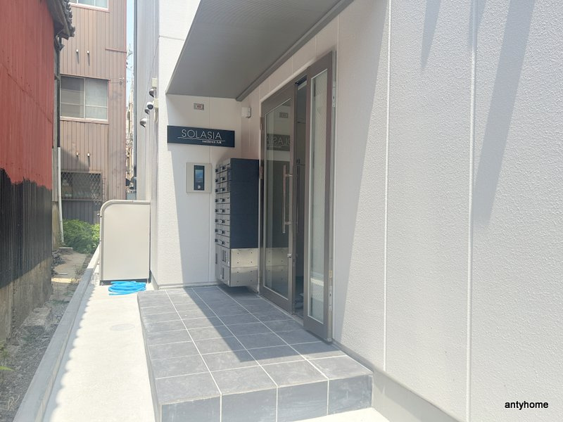 SOLASIA residence九条　仲介手数料無料のエントランス