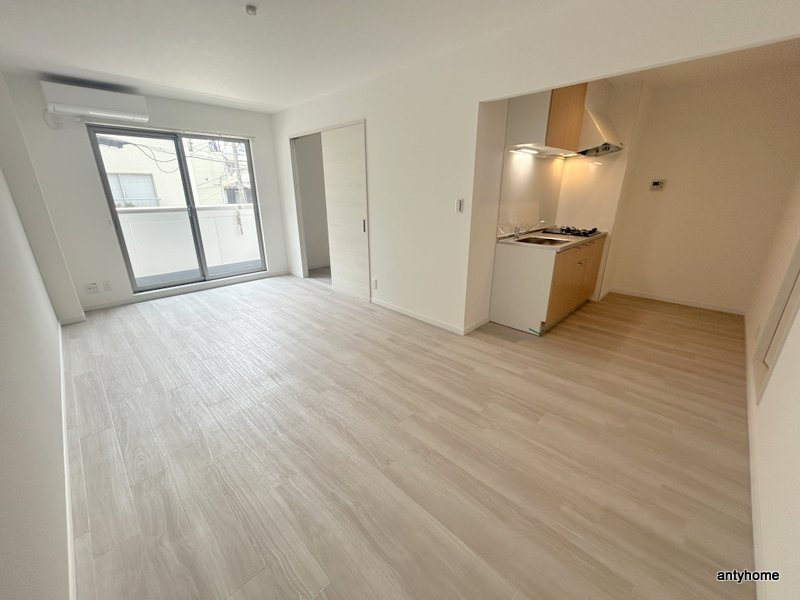 SOLASIA residence九条　仲介手数料無料の居間・リビング