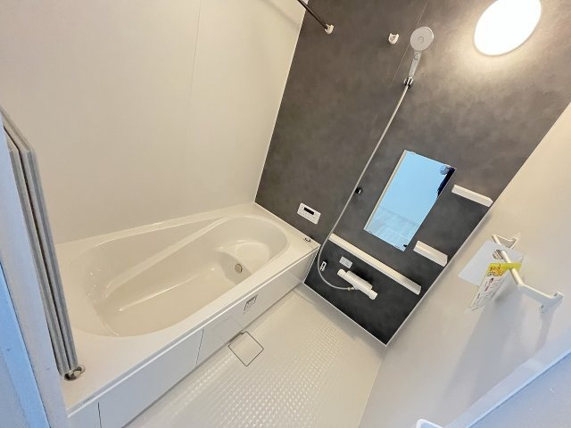 【浴室】 | 福岡市東区八田3丁目3期　2号棟（全2棟）【仲介手数料無料・0円】 | 現地写真。浴室です。